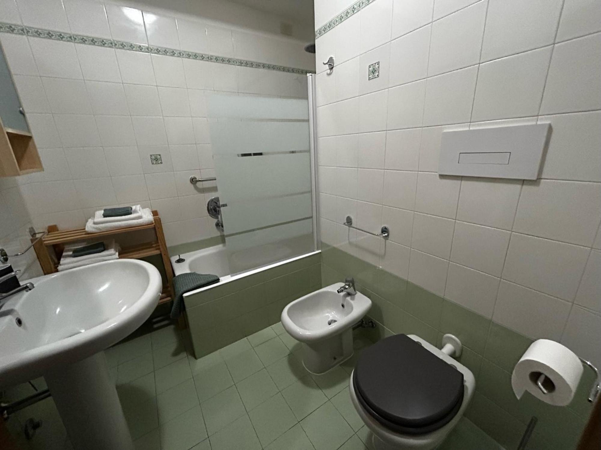 Nutshell Apt Monza Parco, Centro, Policlinico Luaran gambar
