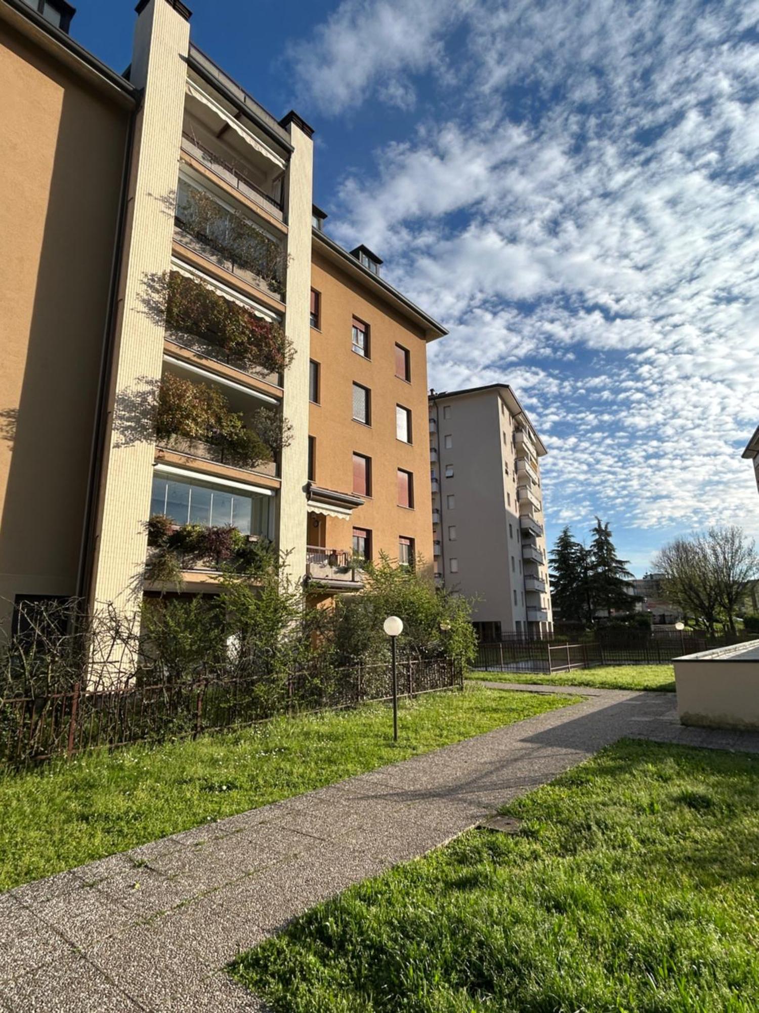 Nutshell Apt Monza Parco, Centro, Policlinico Luaran gambar